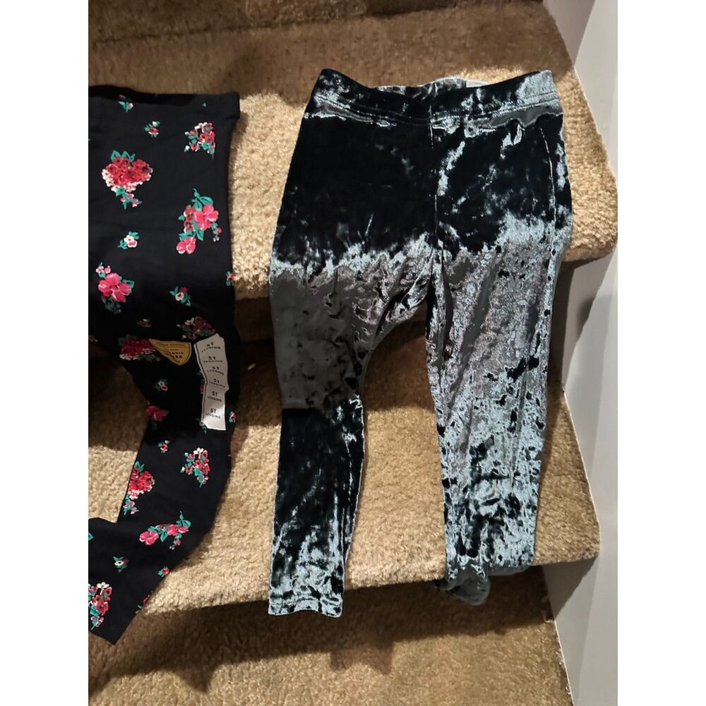 Lot of Girl Leggings - Size 5T - Picture 3 of 8